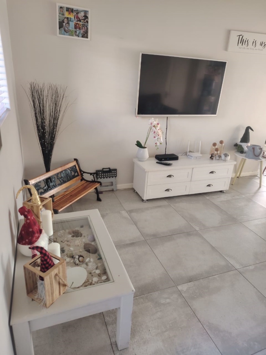 2 Bedroom Property for Sale in Reebok Western Cape